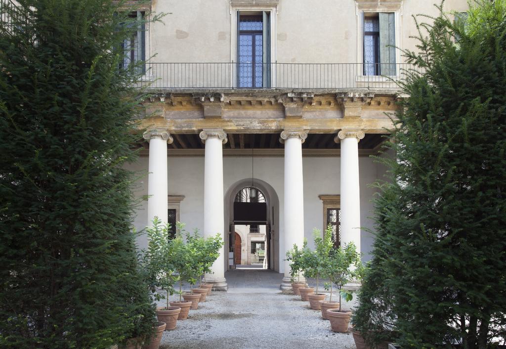 Palazzo Valmarana Braga Apartment Vicenza Exterior photo