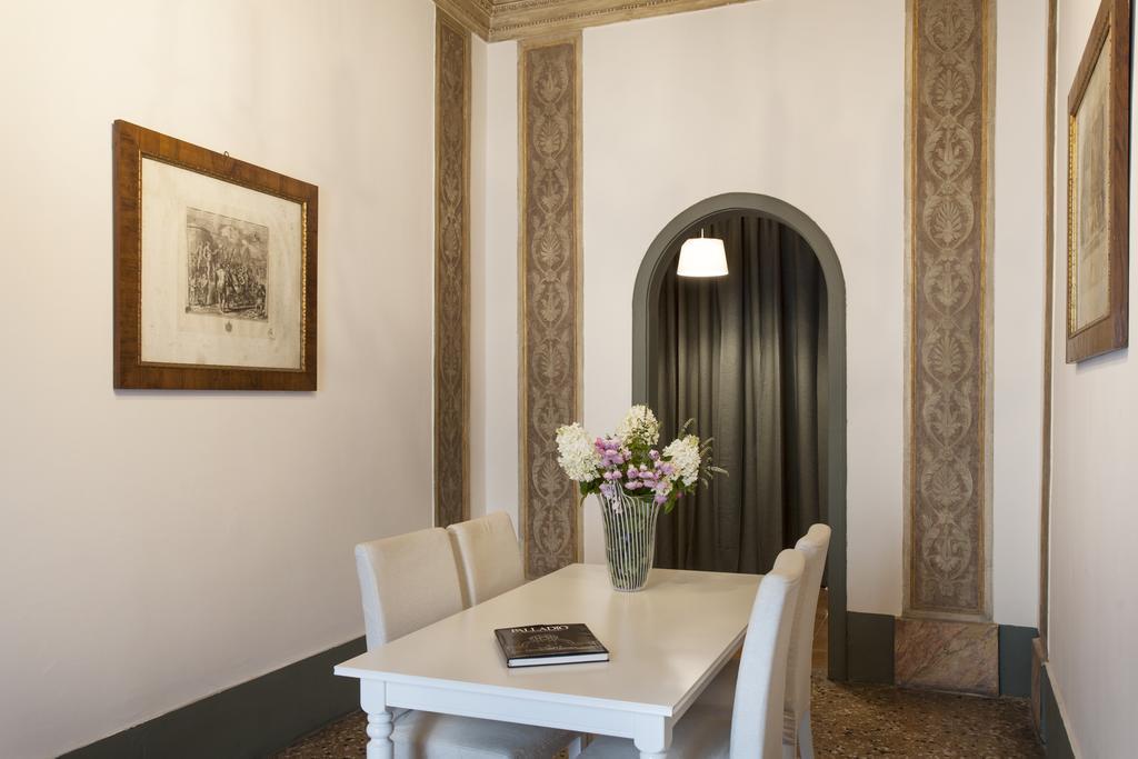 Palazzo Valmarana Braga Apartment Vicenza Exterior photo